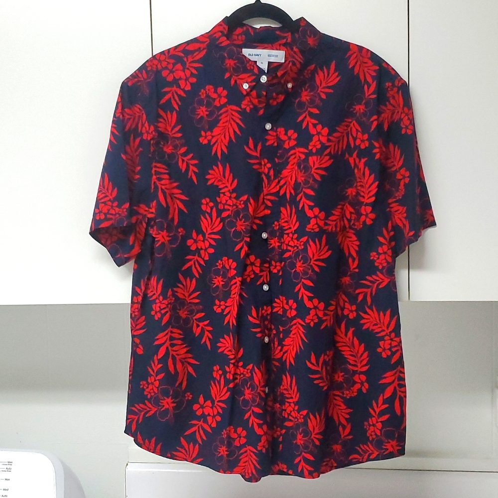 Old Navy Button Down Mens XL Red Navy Blue Hawaiian Style NWT Casual Flex Shirt
